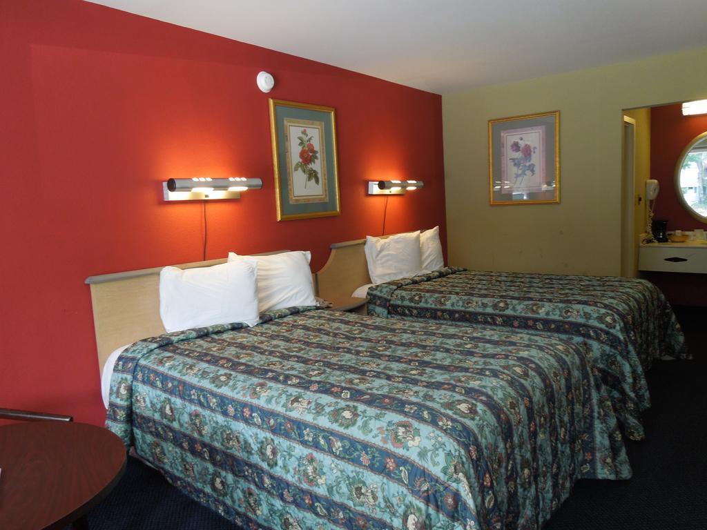 Red Roof Inn Вільямсбург Номер фото
