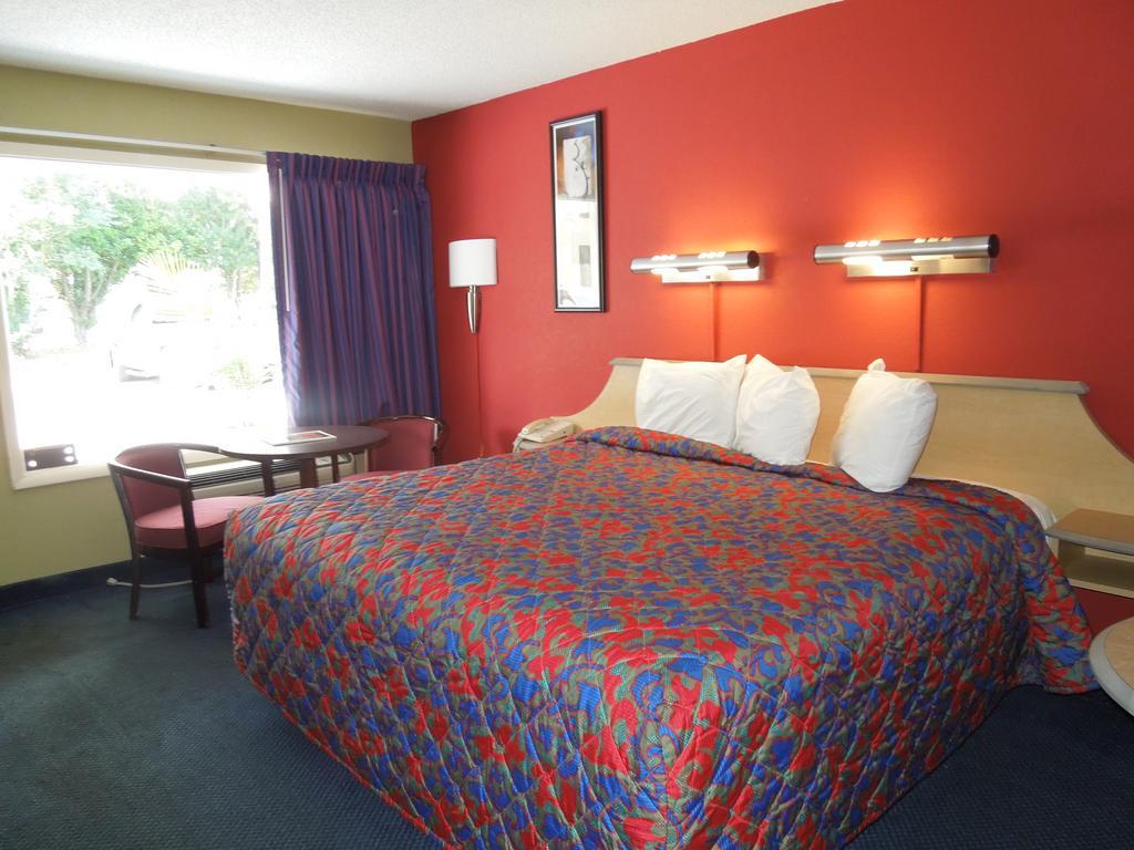 Red Roof Inn Вільямсбург Номер фото